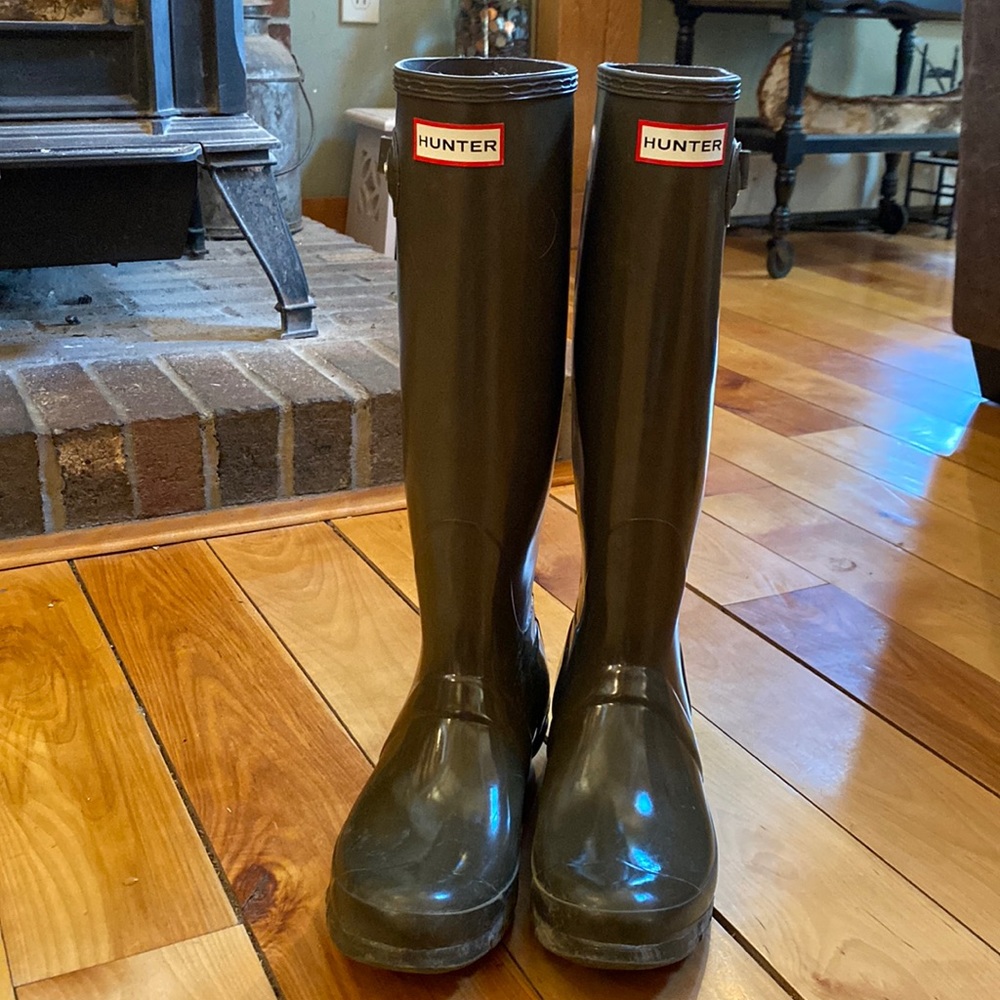 Woman’s Hunter rain boots , size 7